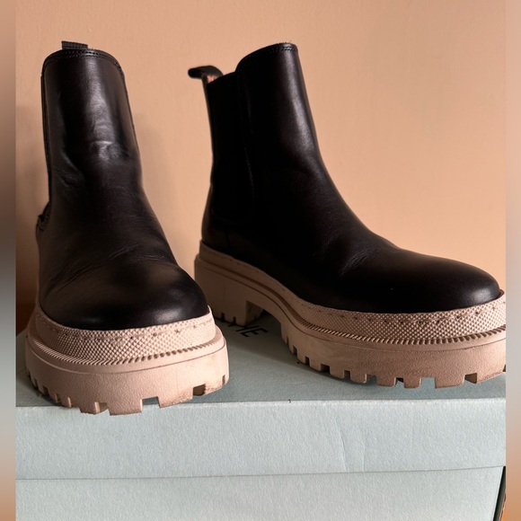 *SOLD* Chunky Chelsea Boots - Picture 11 of 12